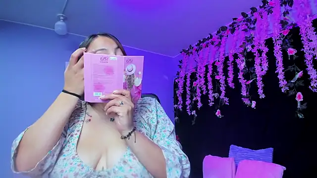 Gabyy Cooper  online show from 11-21-25, 11:25