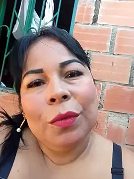 Snapshot of mother2-divorced chatting on 04-26-26, 01:20 mother2-divorced online show from 04-26-26, 01:20