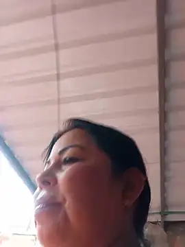 Snapshot of mother2-divorced chatting on 05-21-26, 01:40 mother2-divorced online show from 05-21-26, 01:40