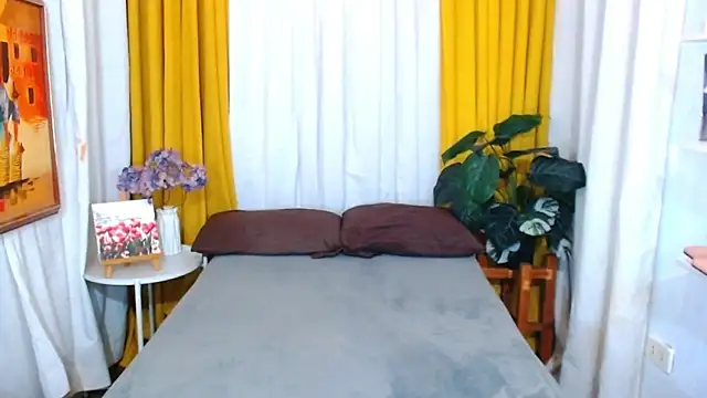 Snapshot of DianaFierce chatting on 11-19-25, 04:23 DianaFierce online show from 11-19-25, 04:23