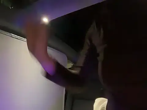 Snapshot of karenchaaan chatting on 11-05-25, 09:31 karenchaaan online show from 11-05-25, 09:31