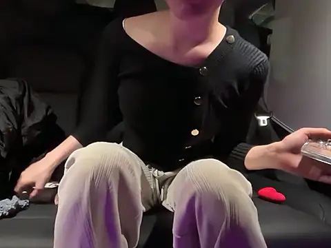 Snapshot of karenchaaan chatting on 11-10-25, 09:30 karenchaaan online show from 11-10-25, 09:30