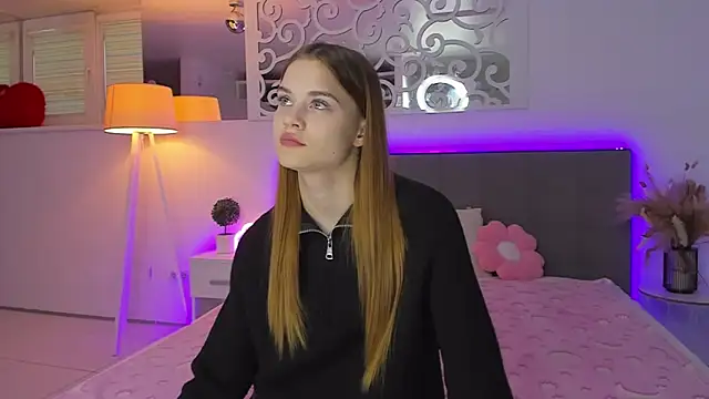 LuisaClover online show from 12-02-25, 01:17