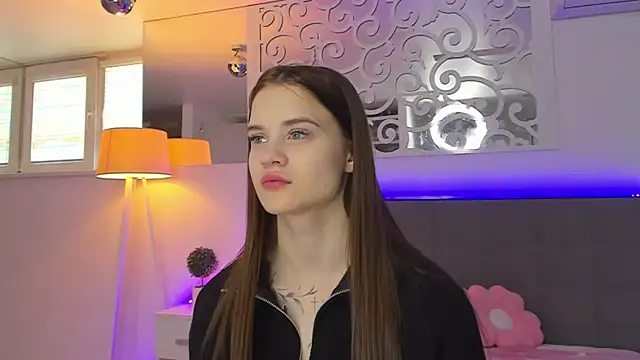 LuisaClover online show from 03-08-26, 01:15