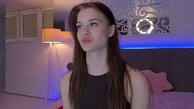 LuisaClover online show from 04-04-26, 06:16