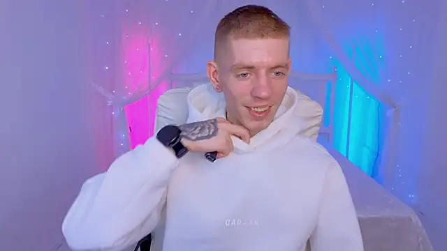 Cristian  Dior online show from 11-29-25, 01:47