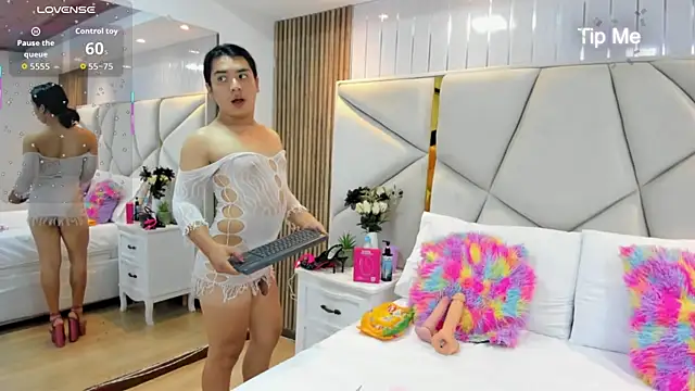 SweetKata  online show from 12-22-25, 12:57