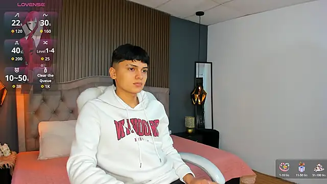 Maxii18  online show from 10-27-25, 01:37