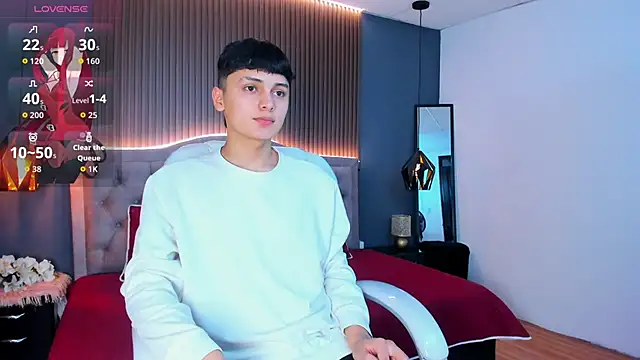 Maxii18  online show from 10-30-25, 07:14