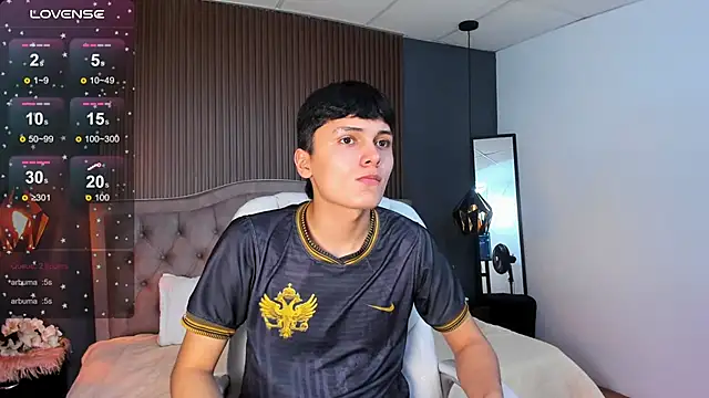 Maxii18  online show from 11-15-25, 06:37