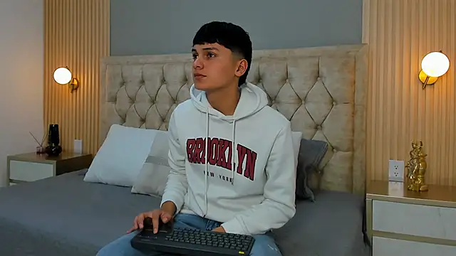 Maxii18  online show from 01-16-26, 02:48