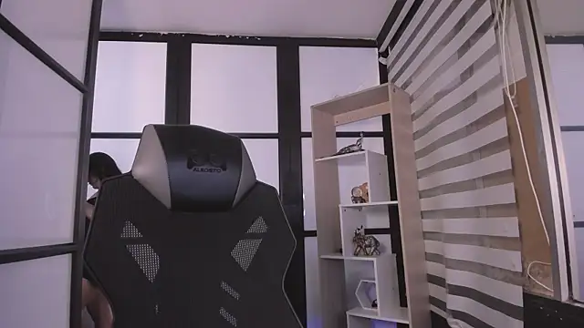 ZairaJames online show from 11-11-25, 04:34