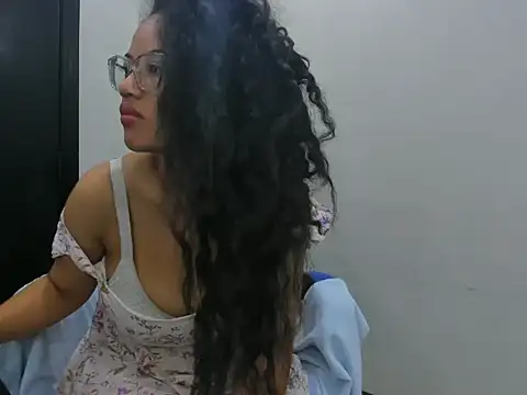 Snapshot of agata18_ chatting on 01-17-26, 12:43 agata18 online show from 01-17-26, 12:43