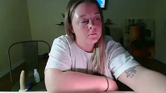 Snapshot of Artgirlie31 chatting on 11-12-25, 04:46 Artgirlie31 online show from 11-12-25, 04:46