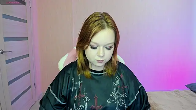 Lovly Vixen online show from 10-23-25, 07:40