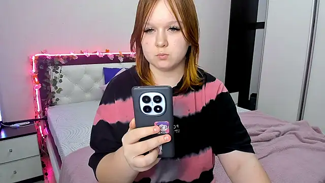 Lovly Vixen online show from 11-22-25, 06:29