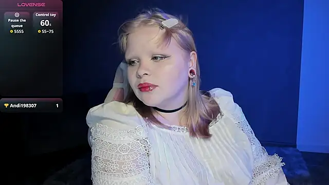 Snapshot of LottieReed chatting on 05-16-26, 06:21 LottieReed online show from 05-16-26, 06:21