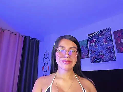 Snapshot of violetbunnyy1 chatting on 12-19-25, 12:39 violetbunnyy1 online show from 12-19-25, 12:39