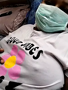 Snapshot of Night_Queen4 chatting on 10-27-25, 06:06 Night Queen4 online show from 10-27-25, 06:06