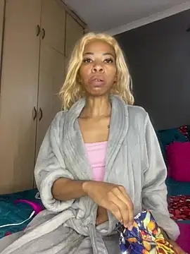 Snapshot of CandySlender18 chatting on 07-03-26, 02:01 CandySlender18 online show from 07-03-26, 02:01