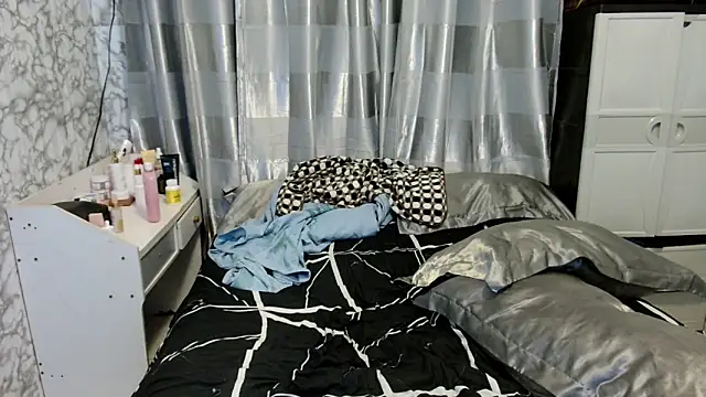  Lachica  online show from 04-06-26, 06:47