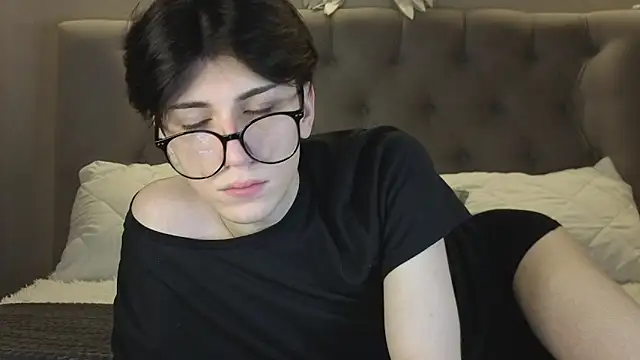 Oliver star boy  online show from 01-09-26, 01:25