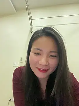 Bee Yellow00 online show from 12-20-25, 04:52