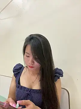 Bee Yellow00 online show from 02-07-26, 04:38