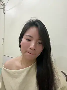 Bee Yellow00 online show from 02-14-26, 05:04