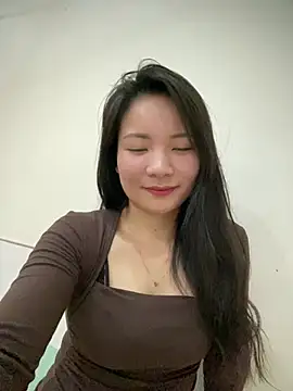 Bee Yellow00 online show from 03-16-26, 05:44