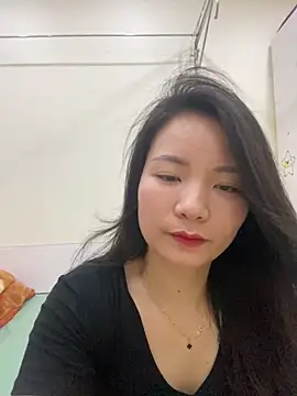 Bee Yellow00 online show from 05-16-26, 02:19