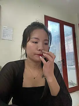Snapshot of Bee_Yellow00 chatting on 07-20-26, 04:27 Bee Yellow00 online show from 07-20-26, 04:27