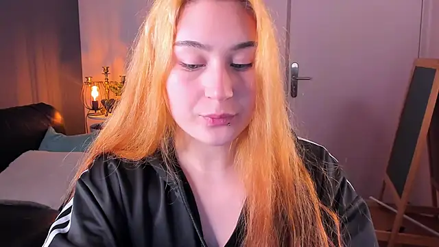 Snapshot of LilytLuu chatting on 11-25-25, 10:59 LilytLuu online show from 11-25-25, 10:59