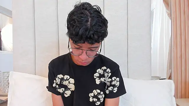 Snapshot of adams_bobby chatting on 07-17-26, 11:06 adams bobby online show from 07-17-26, 11:06
