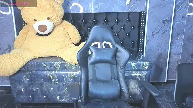 Aleja05 b online show from 12-21-25, 08:16