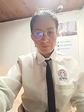 Snapshot of Valentina--1 chatting on 06-27-26, 10:20 Valentina--1 online show from 06-27-26, 10:20