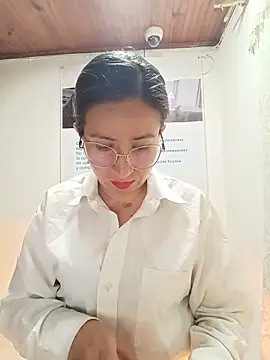 Snapshot of Valentina--1 chatting on 06-29-26, 10:15 Valentina--1 online show from 06-29-26, 10:15