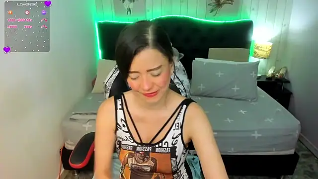 Snapshot of _Rachel_Jones_ chatting on 07-08-26, 11:42 Rachel Jones online show from 07-08-26, 11:42