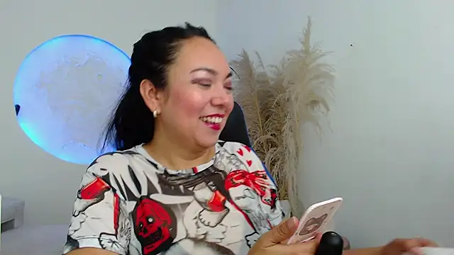 Snapshot of Yadis_hot chatting on 10-31-25, 08:21 Yadis hot online show from 10-31-25, 08:21