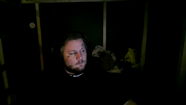 Snapshot of SWEDEN933 chatting on 11-02-25, 12:57 SWEDEN933 online show from 11-02-25, 12:57