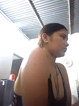 Snapshot of lindalatina11 chatting on 10-25-25, 01:24 lindalatina11 online show from 10-25-25, 01:24