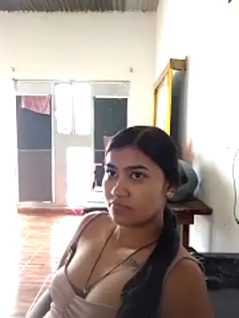 Snapshot of lindalatina11 chatting on 10-26-25, 02:45 lindalatina11 online show from 10-26-25, 02:45