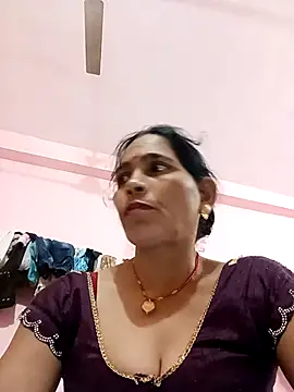 Snapshot of Indiangueen chatting on 10-27-25, 05:28 Indiangueen online show from 10-27-25, 05:28