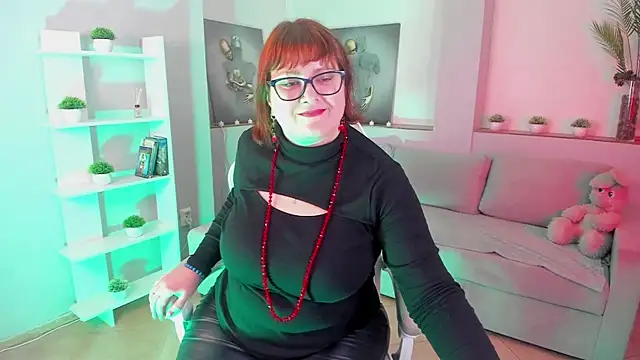 Snapshot of KendallRoie chatting on 10-30-25, 09:44 KendallRoie online show from 10-30-25, 09:44