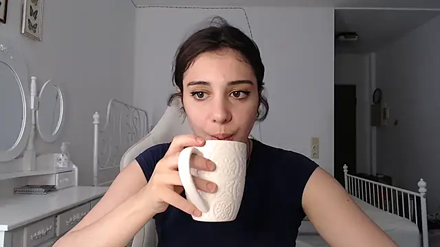 Snapshot of bellefleurrr chatting on 06-24-26, 01:54 bellefleurrr online show from 06-24-26, 01:54