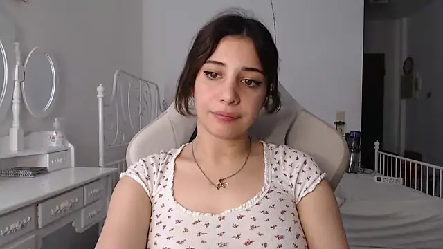 Snapshot of bellefleurrr chatting on 06-25-26, 02:10 bellefleurrr online show from 06-25-26, 02:10