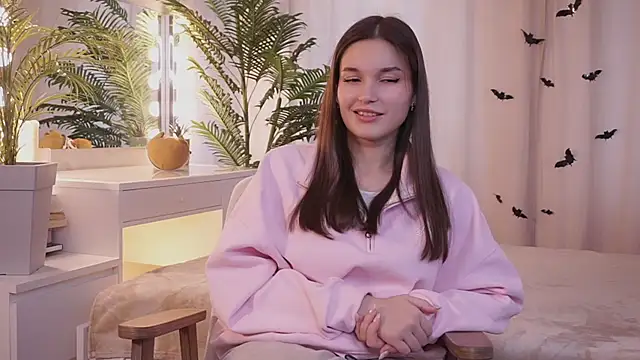 TiffaniePanyik online show from 10-28-25, 06:50