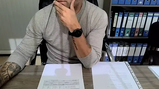 Evasionee online show from 10-28-25, 10:41