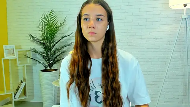 ErnestinaSiddens online show from 10-25-25, 12:23