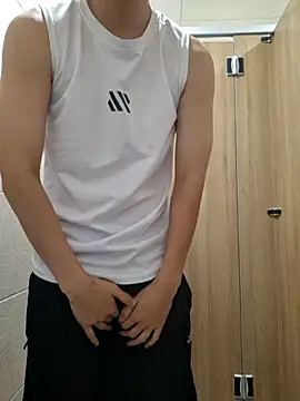 Snapshot of yuta_00 chatting on 07-20-26, 03:47 yuta 00 online show from 07-20-26, 03:47